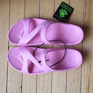 NWT Dawgs Z sandals sz 10